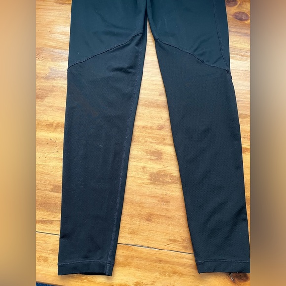 Nike Pro tights - black size small. Mesh panel on calves. - Picture 4 of 5